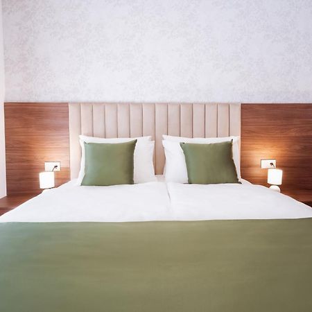Hotel Diplomat By Aycon Budva Bagian luar foto