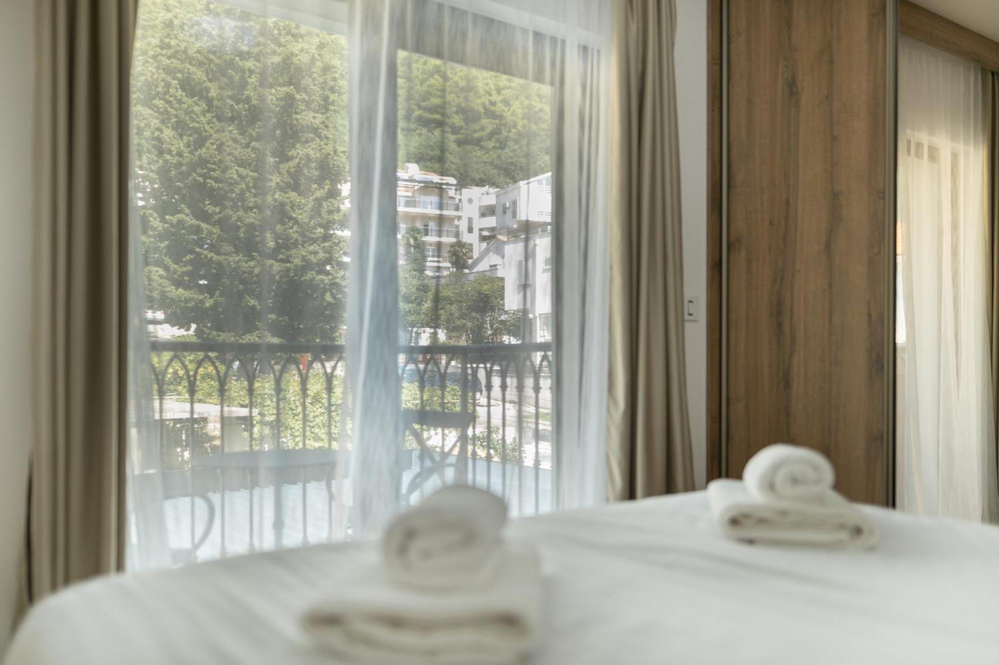 Hotel Diplomat By Aycon Budva Bagian luar foto