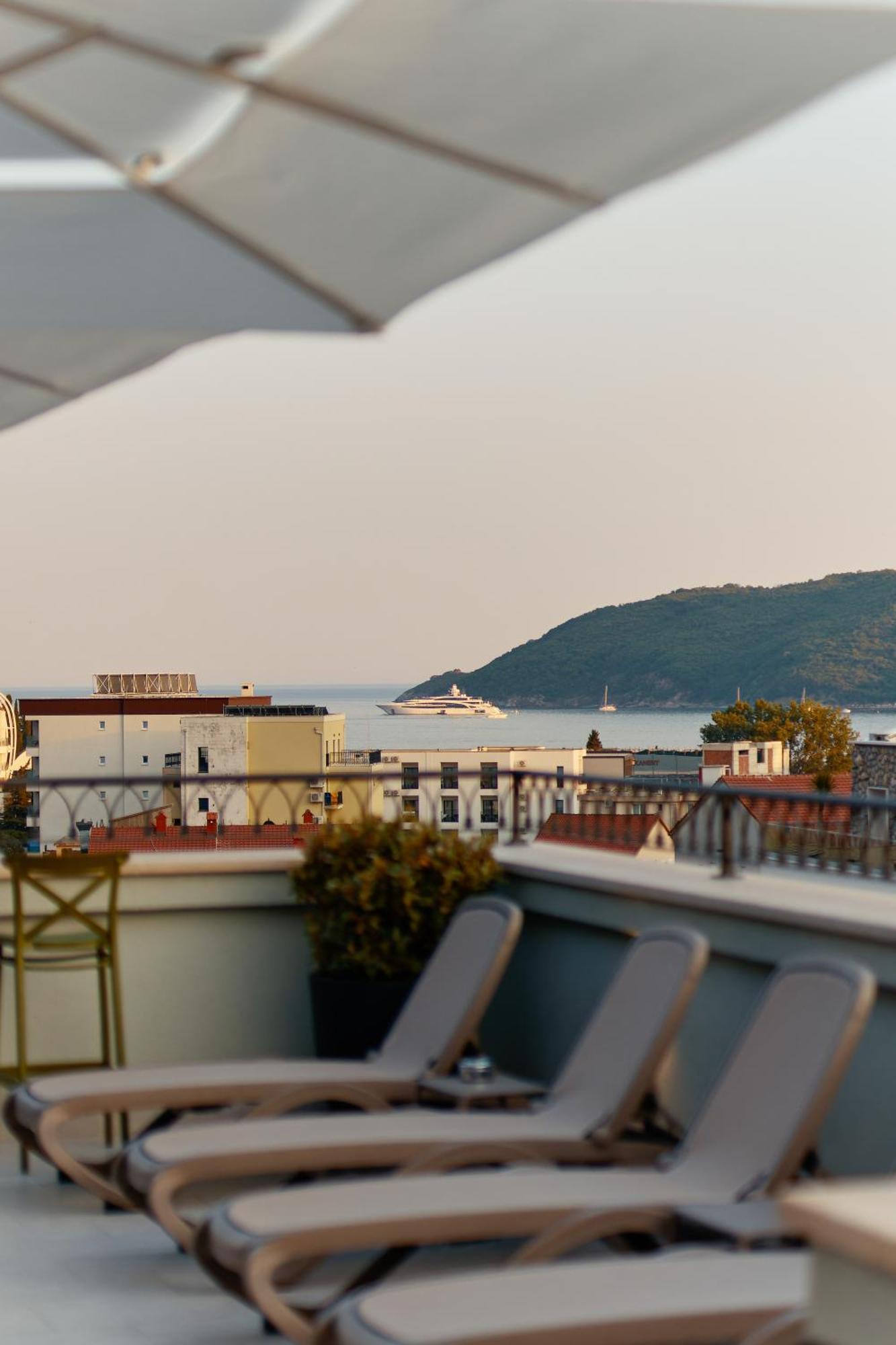 Hotel Diplomat By Aycon Budva Bagian luar foto