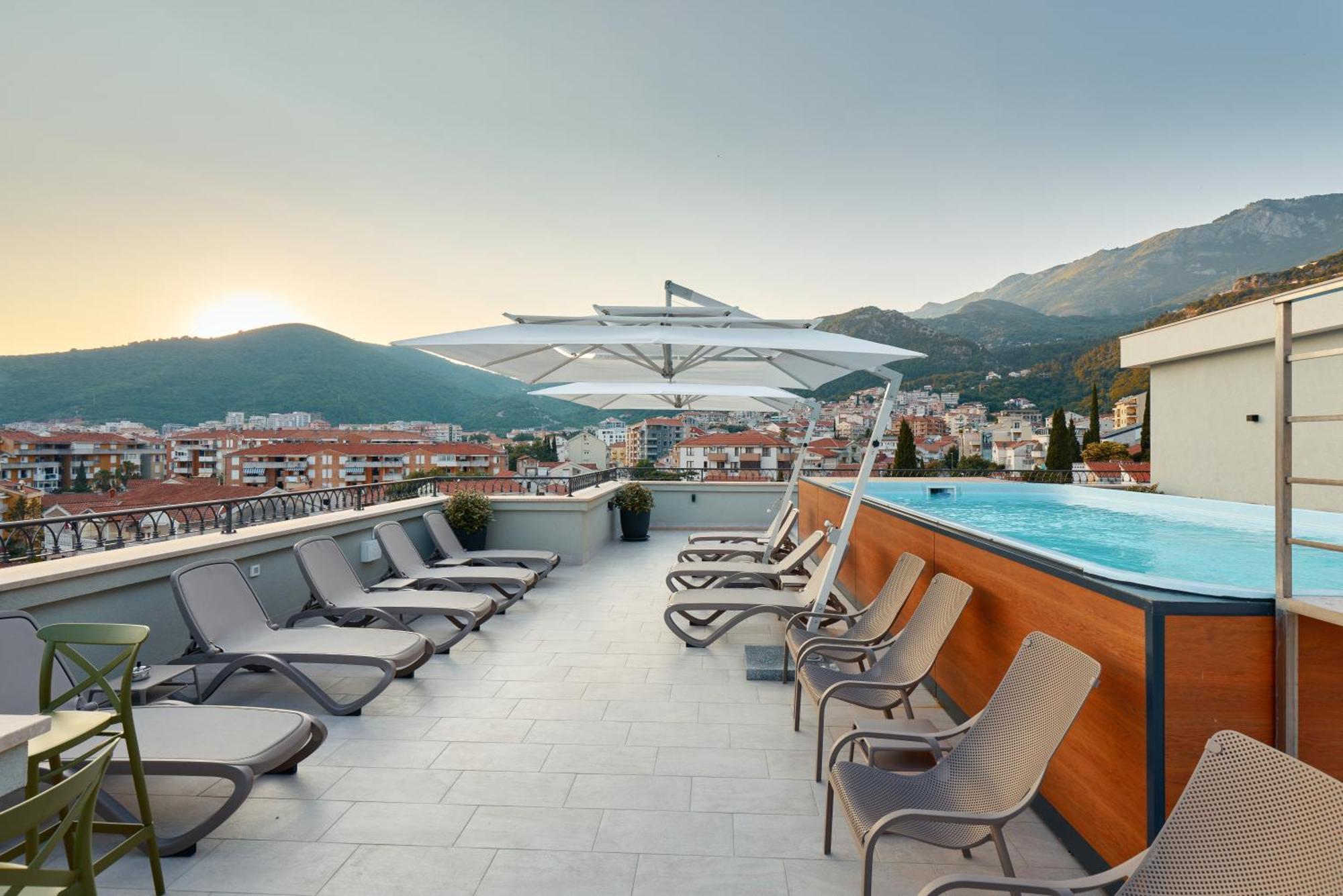 Hotel Diplomat By Aycon Budva Bagian luar foto